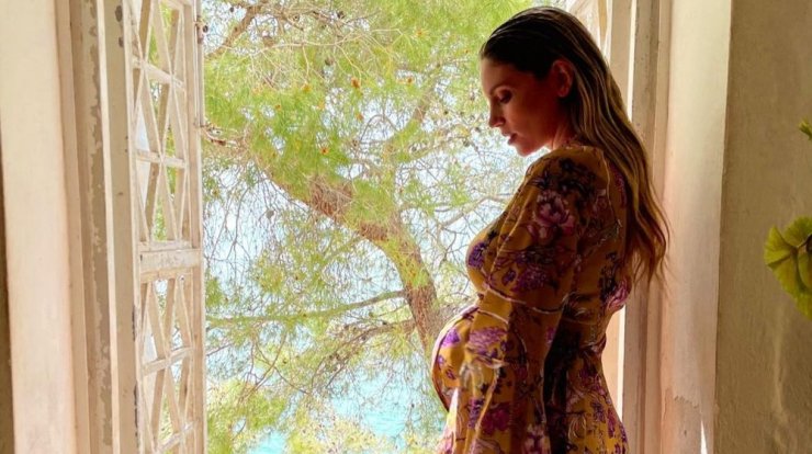 Αθηνά Οικονομάκου: H φωτογραφία έξω από τη μαιευτική κλινική και το ευχαριστήριο μήνυμα