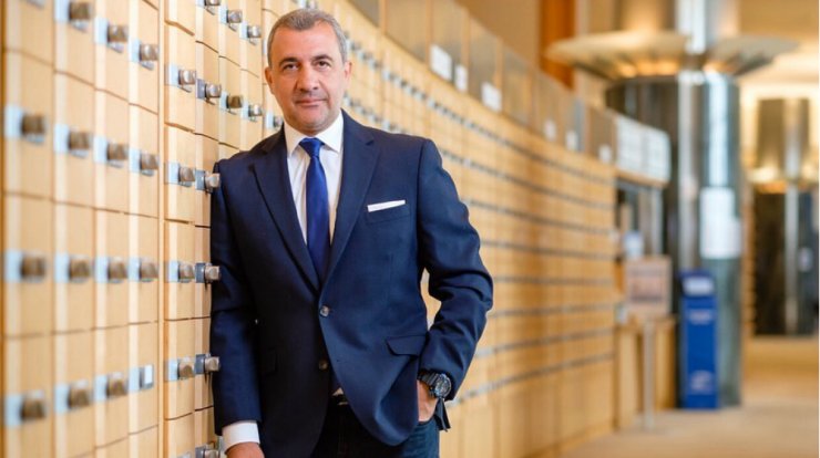 Λουκάς Φουρλάς: Δείτε τον να κάνει κατάδυση με τον γιο του Ιάσωνα