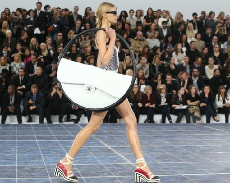 Chanel Hula-Hoop bag!