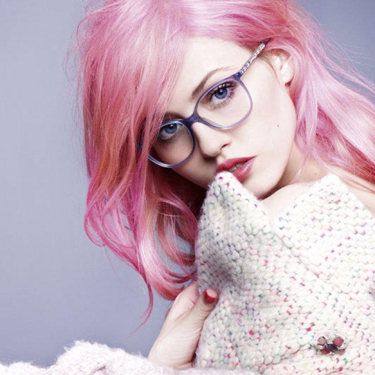 Ο οίκος Chanel τα βλέπει όλα... ροζ!