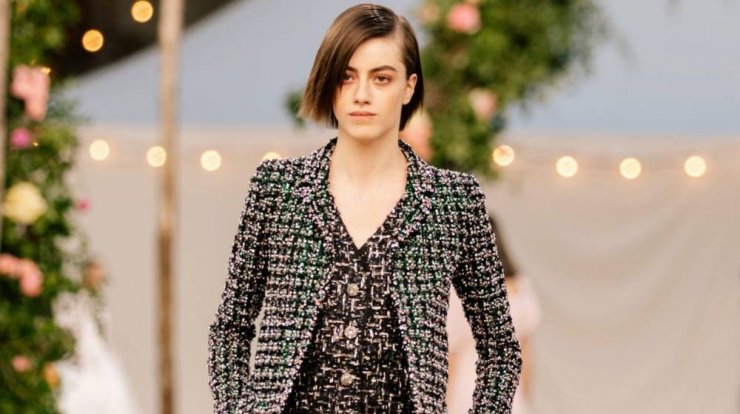 Η τάση που είδαμε στο show υψηλής ραπτικής του οίκου Chanel και μπορείς να την υιοθετήσεις από τώρα