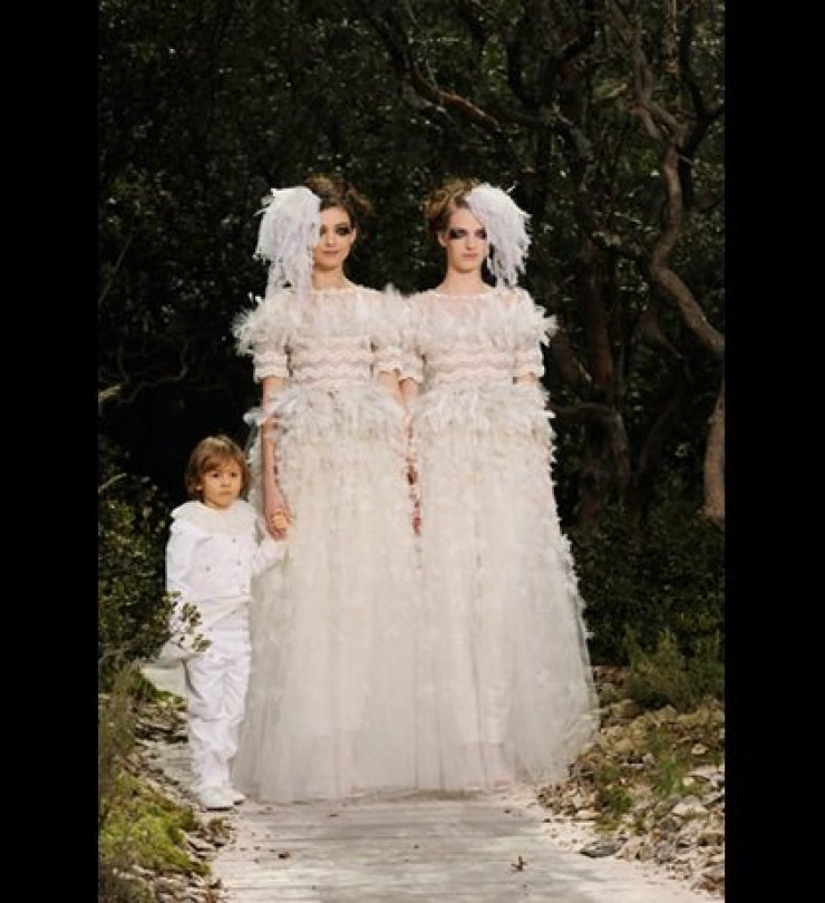 O gay γάμος υψηλής ραπτικής του maison Chanel