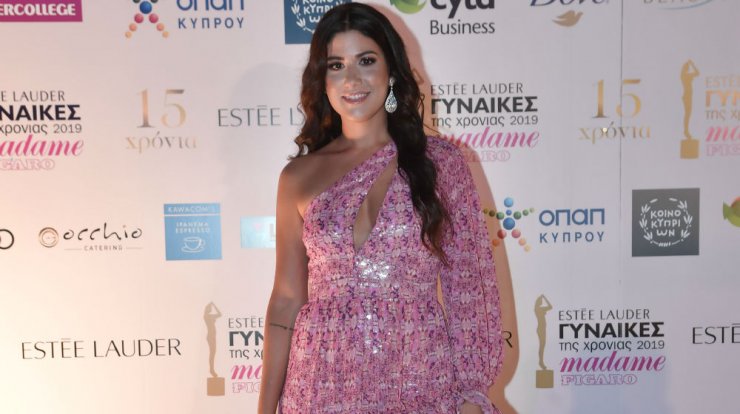 Χάρις Χαραλάμπους: Ο συμβολισμός πίσω από το print του φορέματος που επέλεξε για τα "Madame Figaro Γυναίκες της Χρονιάς" 