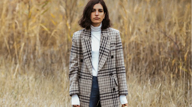 Tο καρό παλτό στο γραφείο