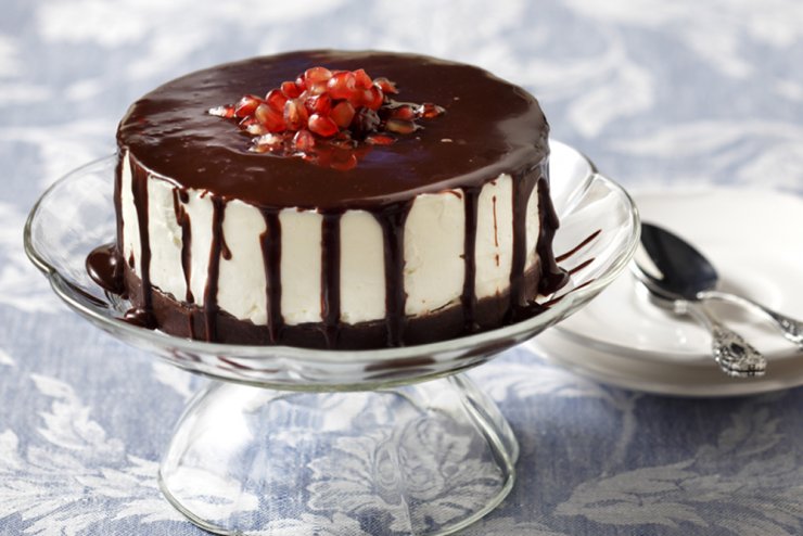 Cheesecake με Cookies, Philadelphia και Sauce Σοκολάτας