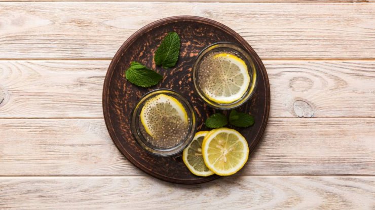 Όλα όσα πρέπει να γνωρίζεις για το viral ρόφημα με λεμόνι και σπόρους chia