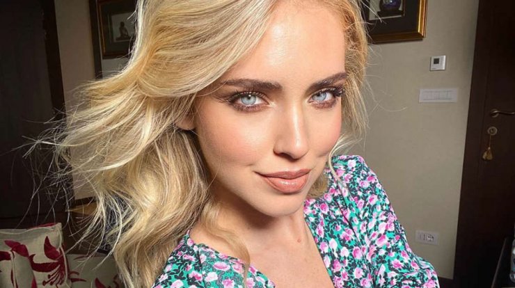 Μάθαμε πόσο κοστίζουν τα Chanel "dad" sandals της Chiara Ferragni! [εικόνες]