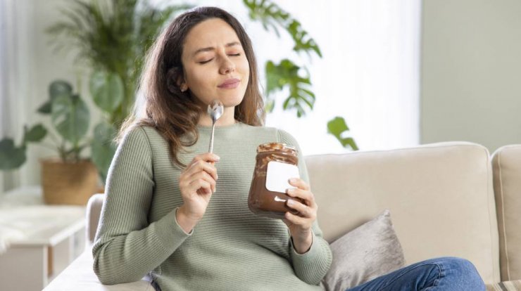 Γιατί ανοίγει η όρεξή σου πριν από την περίοδο; 