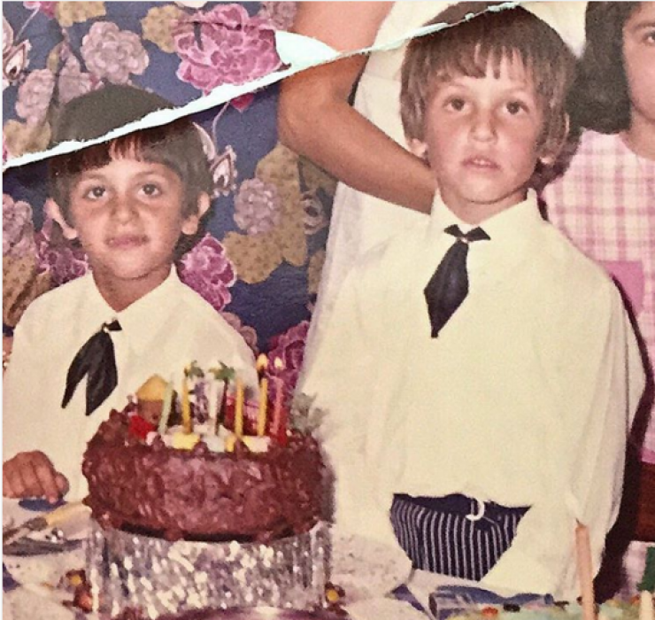 Ποιοι επώνυμοι Κύπριοι είναι τα παιδάκια στη φωτογραφία;