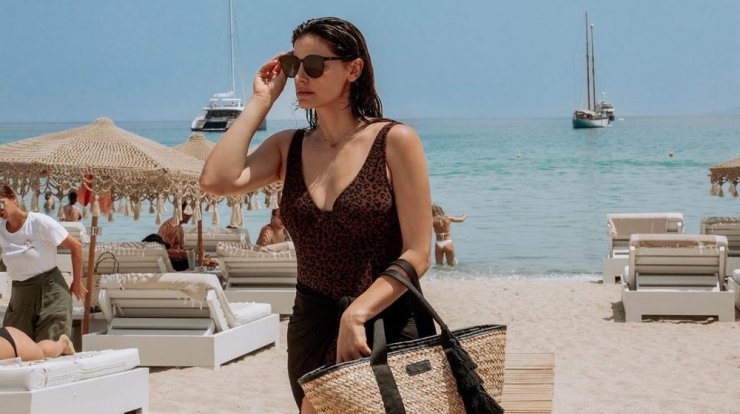 Χριστίνα Μπόμπα: Βρήκαμε το μπικίνι που φόρεσε και κοστίζει 30 ευρώ