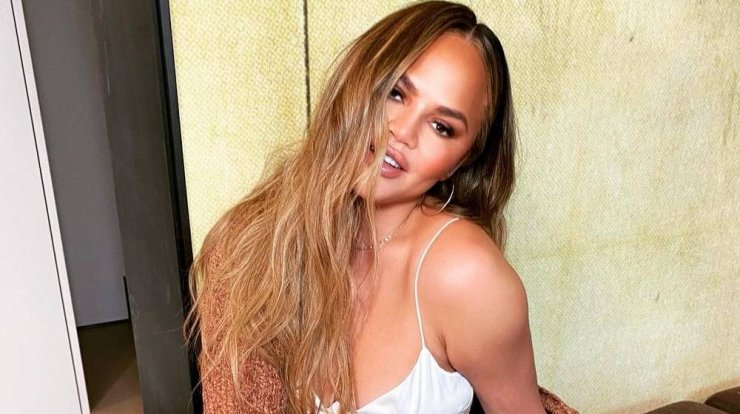 Η Chrissy Teigen ζήτησε από τον Πρόεδρο Biden να την κάνει unfollow από το twitter!