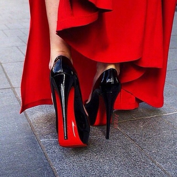 Γι᾽ αυτό το λόγο οι σόλες στις δημιουργίες του Christian Louboutin είναι κόκκινες