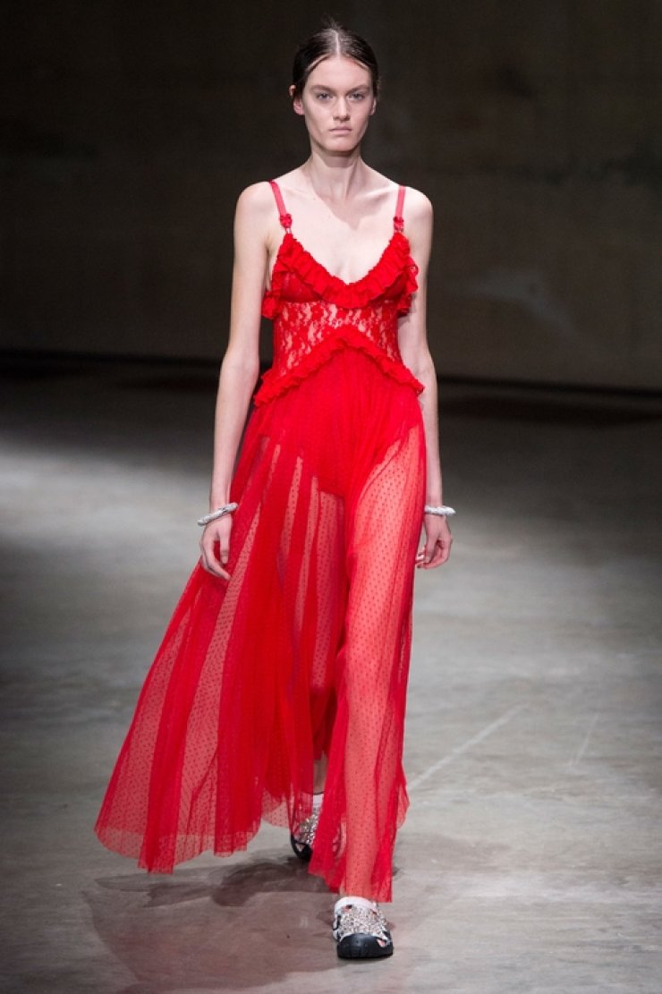 Αυτά τα looks από τις πασαρέλες δημιουργήθηκαν για την ημέρα του Άγιου Βαλεντίνου