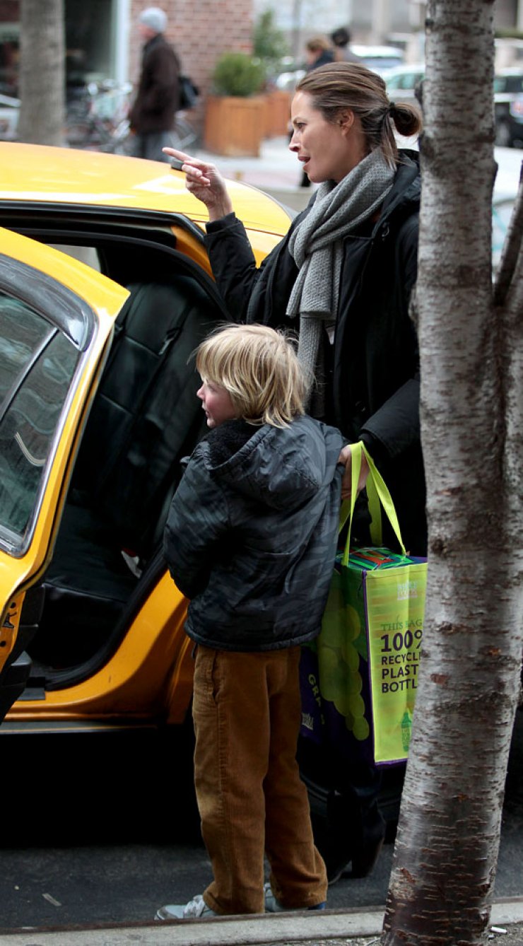 Διάσημη μαμά! Την αναγνωρίζετε; 