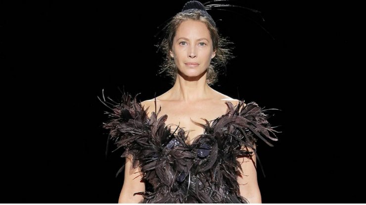 Christy Turlington: Επέστρεψε στην πασαρέλα μετά από σχεδόν 30 χρόνια