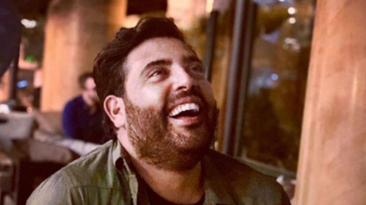 Κωνσταντίνος Ιάσωνος: Στόλισε το πιο μικρό χριστουγεννιάτικο δέντρο και μας άφησε άφωνους!