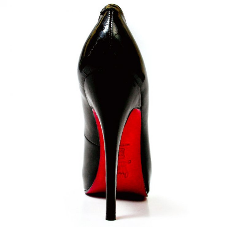 Louboutin vs. YSL, σημειώσατε ένα!