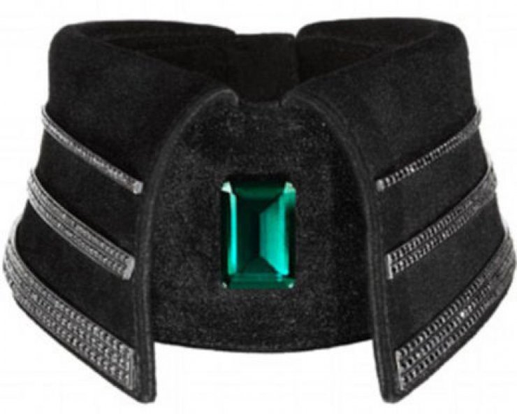 Ο γιακάς του Karl!