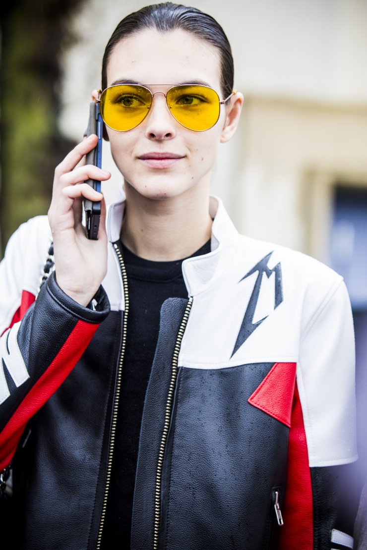 Coloured Lens: Αυτό είναι το trend στα γυαλιά ηλίου φέτος