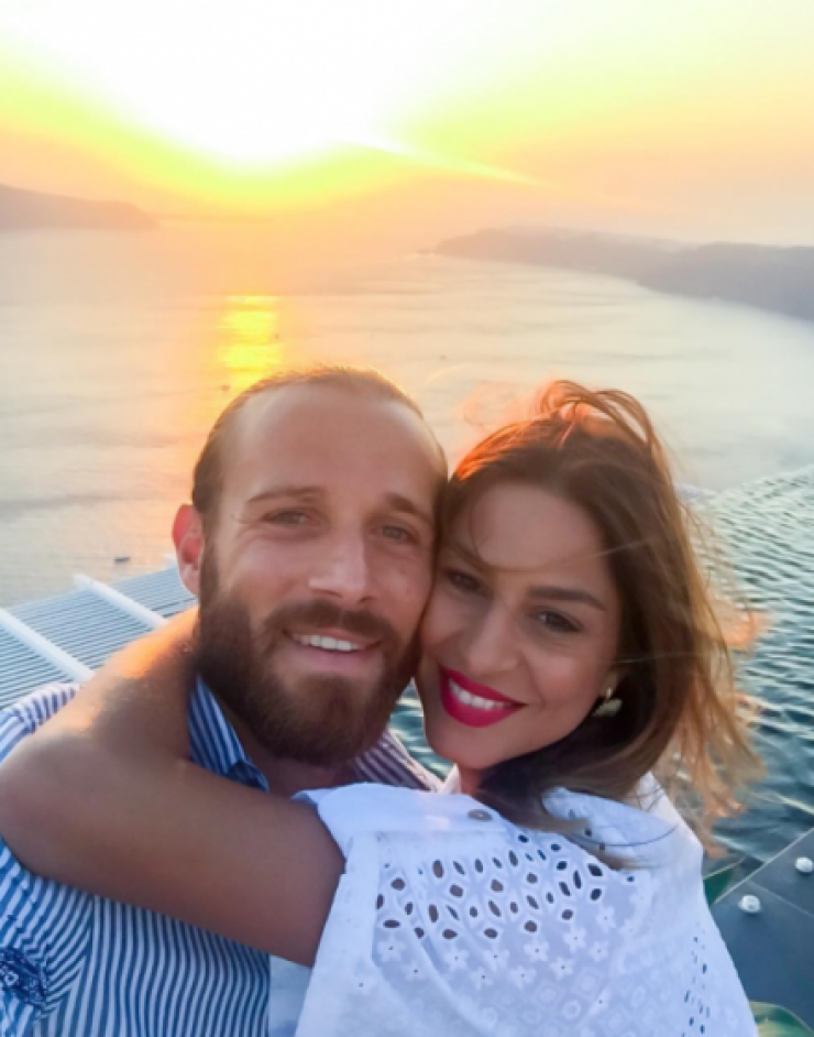 Κωνσταντίνα Ευριπίδου: Χαλαρές στιγμές σε beach bar της Λεμεσού μαζί με τον σύζυγό της, Νεκτάριο Αλεξάνδρου