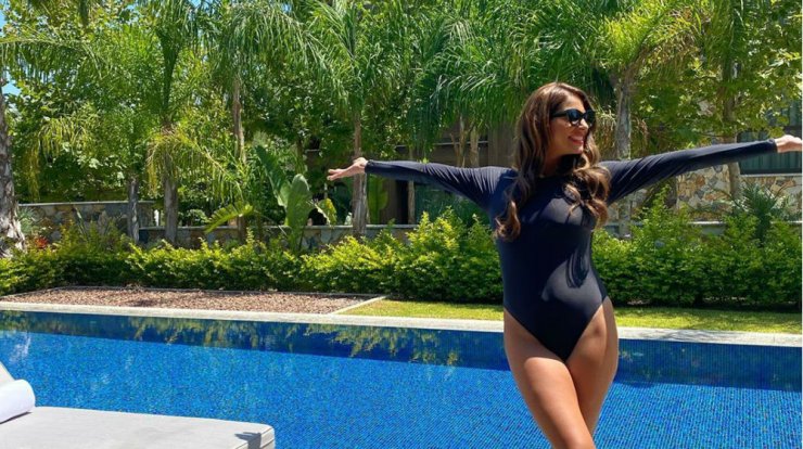 Κωνσταντίνα Ευριπίδου: Οι καλοκαιρινές εικόνες με τα παιδιά της στην παραλία που μας ενθουσίασαν 