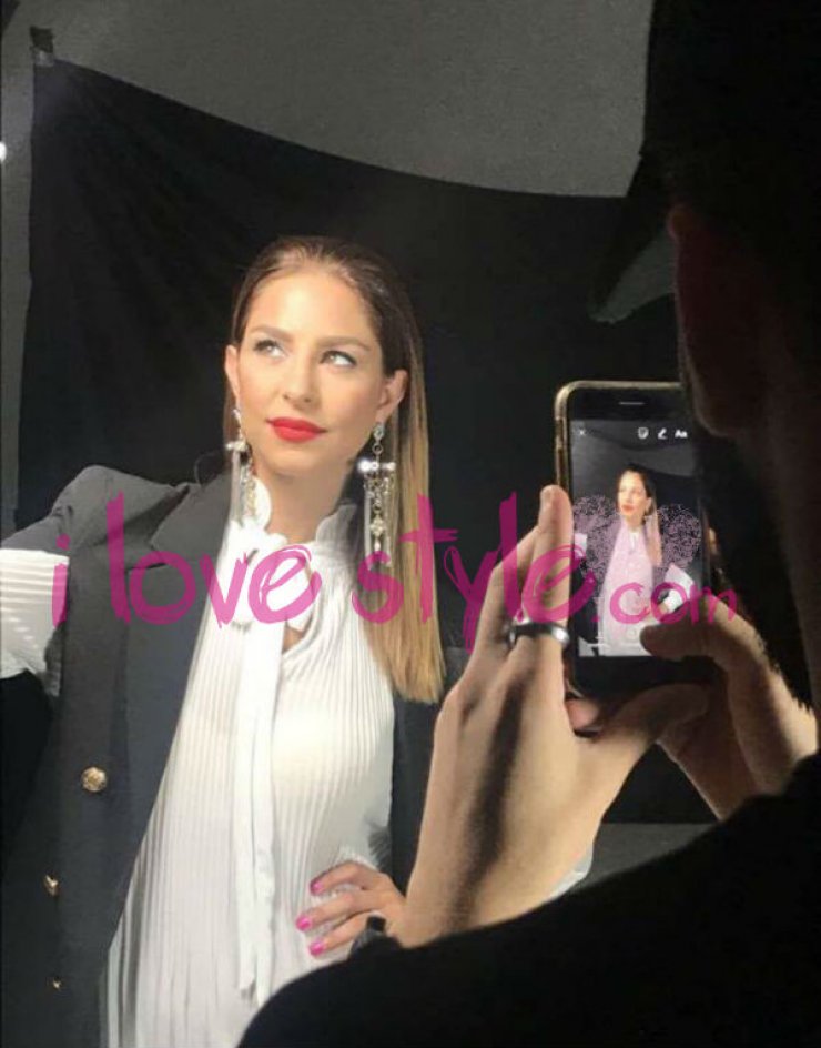 Αποκλειστικό! Οι πρώτες backstage φωτογραφίες από το νέο trailer της Κωνσταντίνας Ευριπίδου