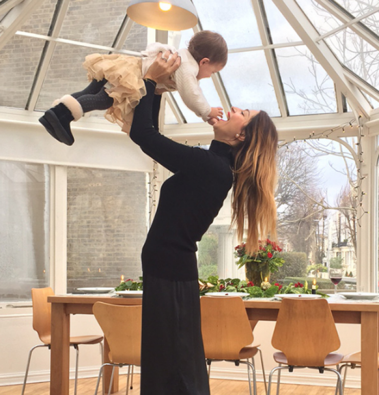 Η μικρή Αριάδνη μαθαίνει τα χρώματα και είναι απόλαυση! [βίντεο]