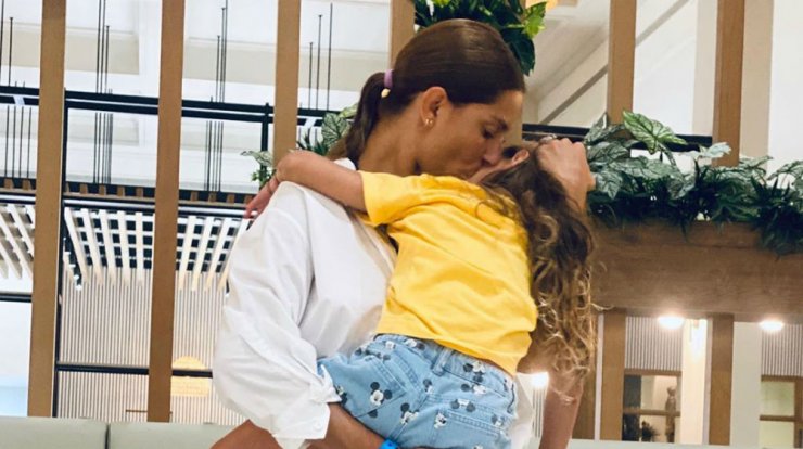 Κωνσταντίνα Ευριπίδου: Εξομολογήθηκε πως είναι η Αριάδνη με τον μικρό της αδερφό!