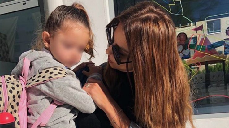Κωνσταντίνα Ευριπίδου: Η πρώτη ημέρα στο σχολείο της μικρής Αριάδνης και η ομοιότητα με τη μαμά της που δεν γνωρίζαμε