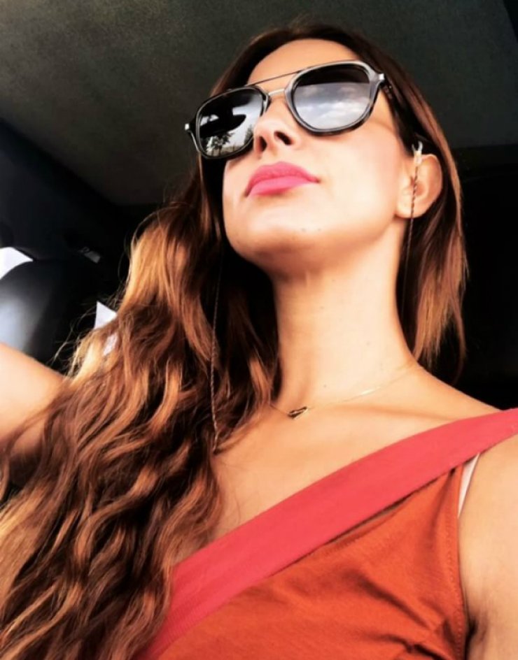 Η Κωνσταντίνα Ευριπίδου με hot shorts ανεβάζει τη θερμοκρασία στα ύψη!