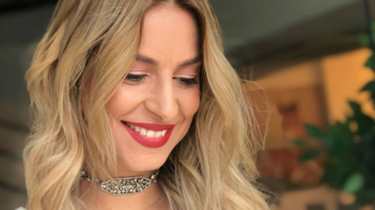 Κωνσταντίνα Ευριπίδου: Μάθαμε όλες τις λεπτομέρειες για το look της στην πρεμιέρα της εκπομπής "Όλα Καλά" 