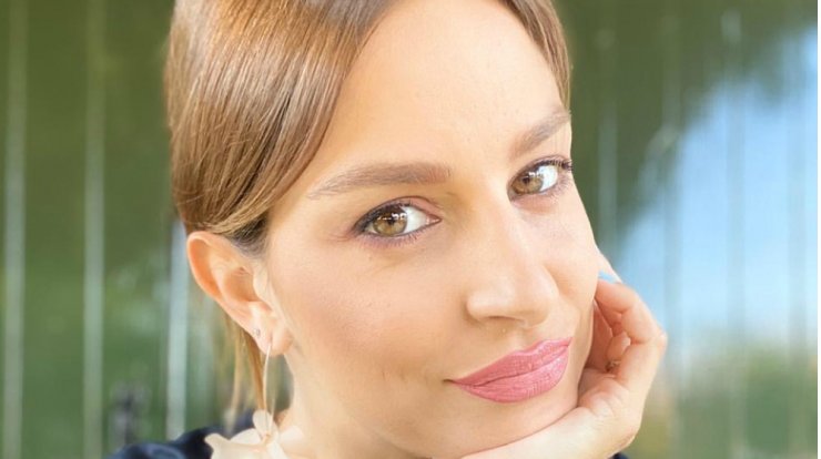 Η Κωνσταντίνα Ευριπίδου σας φτιάχνει την διάθεση με ένα εύκολο μακιγιάζ που μπορείτε να υιοθετήσετε στο σπίτι