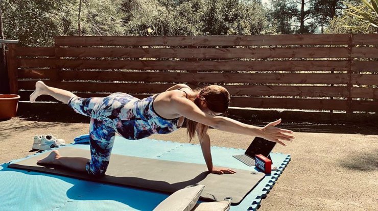 Κωνσταντίνα Ευριπίδου: Κάνει yoga στον 8ο μήνα της εγκυμοσύνης της [εικόνες & βίντεο]