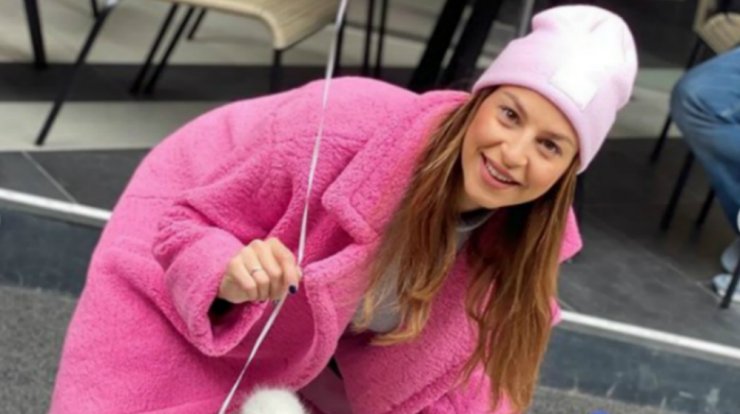 Η Κωνσταντίνα Ευρίπιδου φόρεσε την μεγαλύτερη τάση της σεζόν στο παλτό