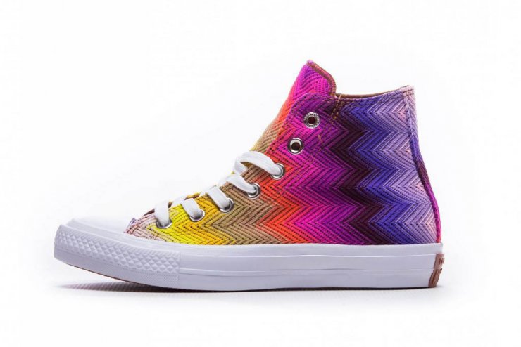 Το πιο funky ζευγάρι Converse είναι εδώ