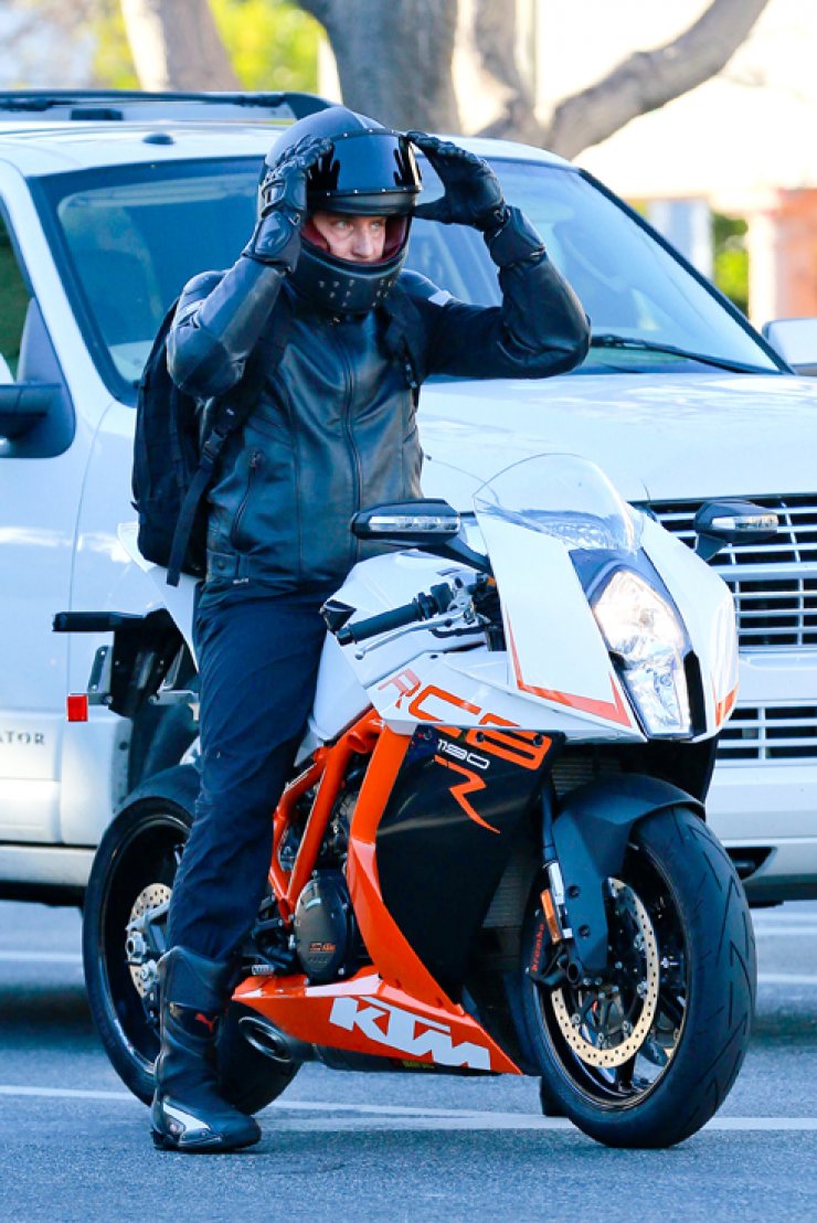 Ο γόης του Hollywood καβάλα στη μηχανή του [φωτογραφίες]