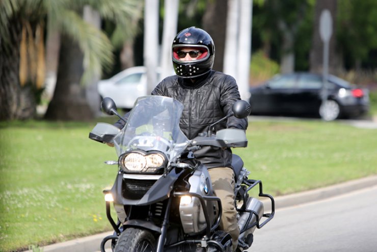 Ο Bradley Cooper μας δείχνει την νέα του μηχανή [φωτογραφίες]