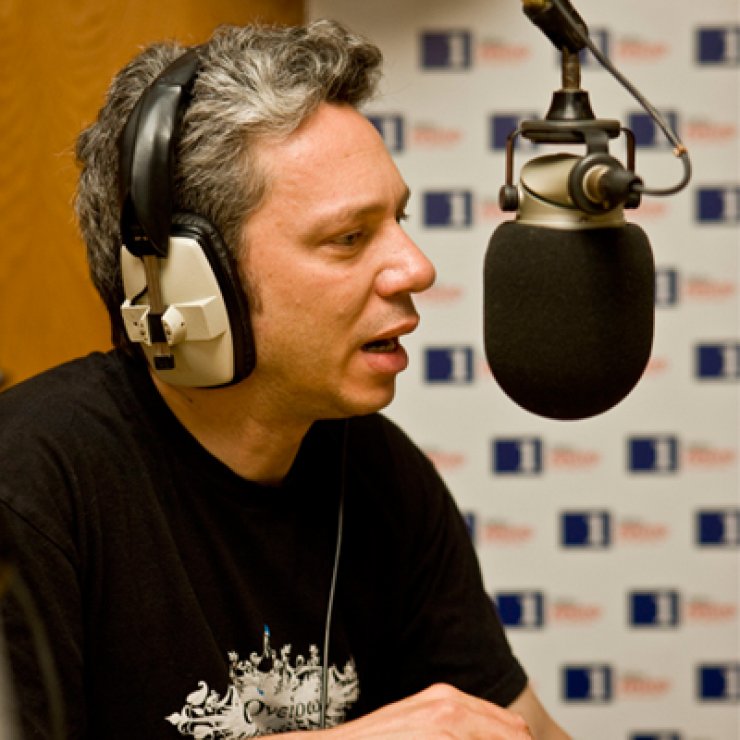 Aλκίνοος Ιωαννίδης: Με το νέο του look στο συγκρότημα ΔΙΑΣ