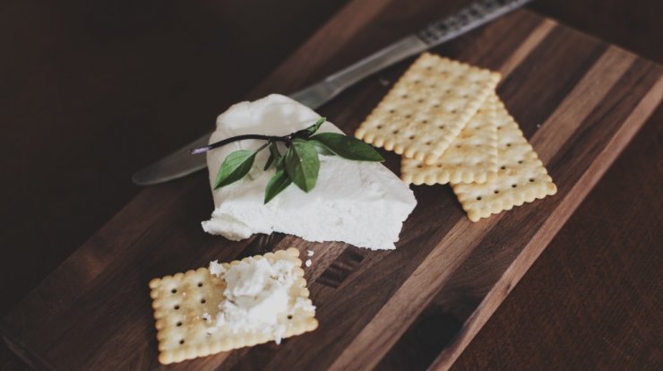 Μπορώ να καταναλώνω τυρί αν θέλω να χάσω βάρος;