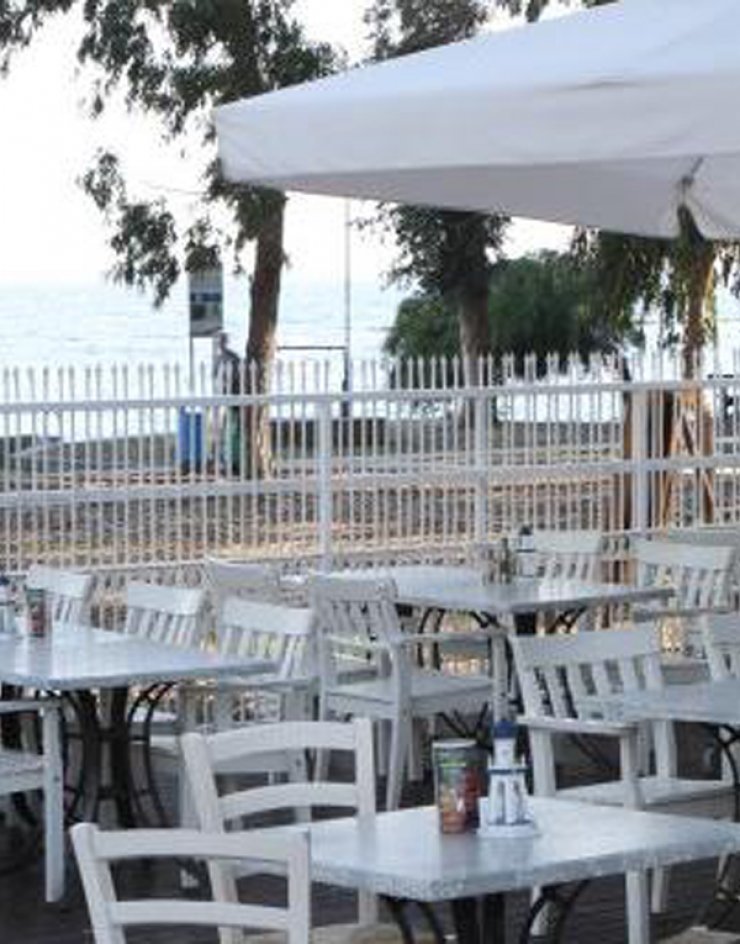 Το "Bistrot 55" σου κάνει το τραπέζι δίπλα στη θάλασσα