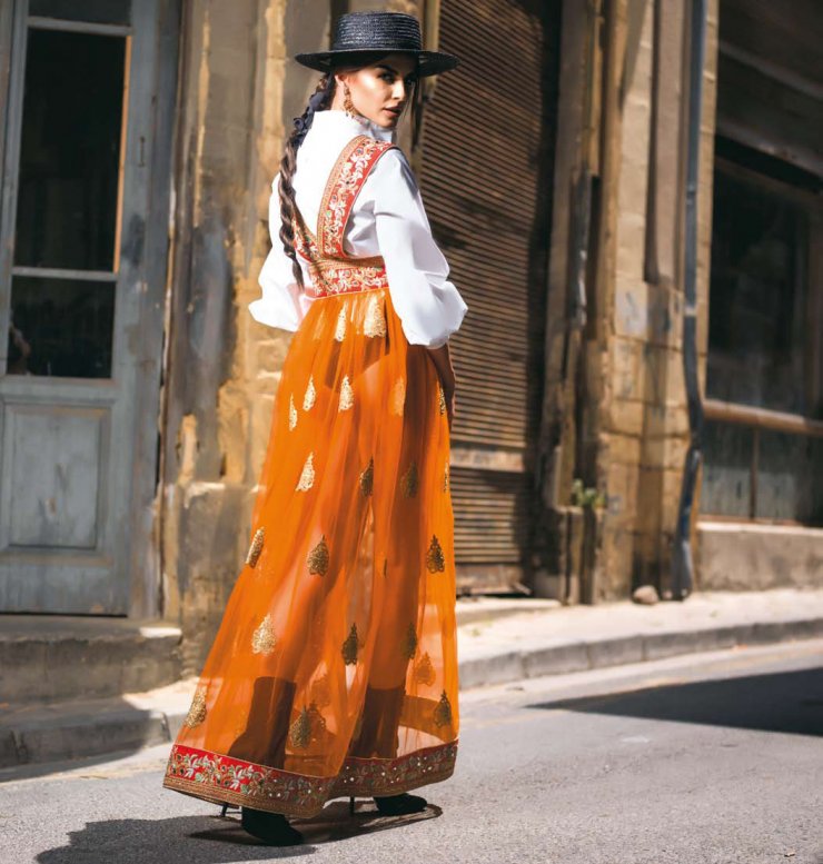 Ραμόνα Φίλιπ: Το εξώφυλλο στη "Madame Figaro" Αυγούστου, οι καλοκαιρινές διακοπές και η νέα συλλογή