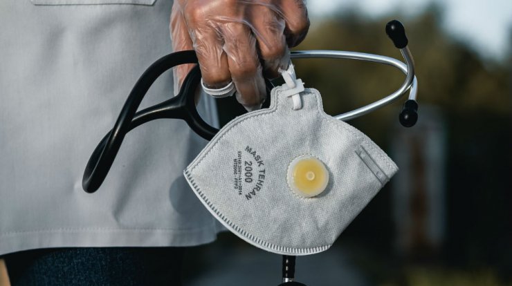 Γνωστός Κύπριος έχασε τον θείο του από κορωνοϊό