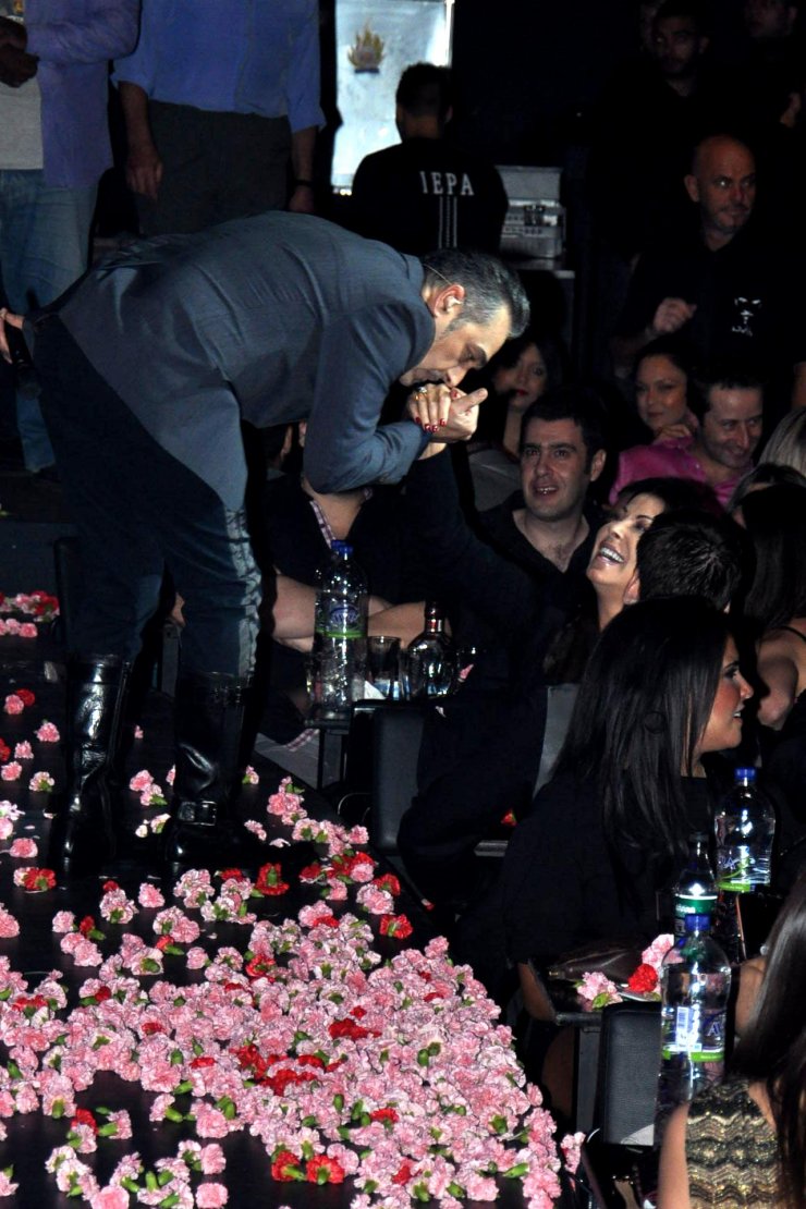 Οι επώνυμοι που πήγαν στον Νότη