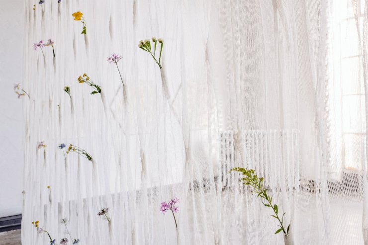 Λουλούδια στην κουρτίνα!