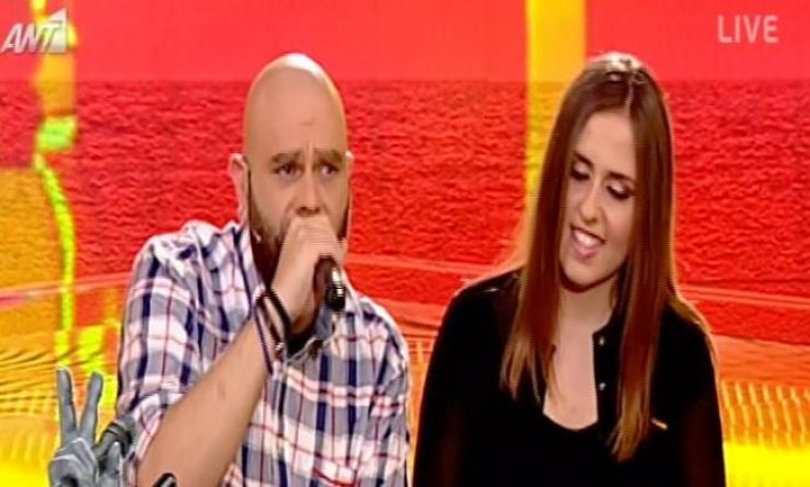 H Αρετή Κοσμίδου τραγουδά ελληνικά μαζί με τον coach της Μιχάλη Κουινέλη