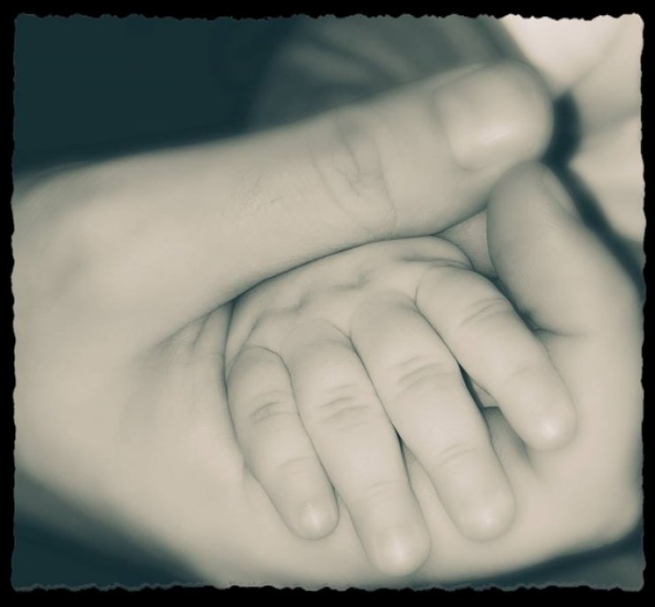 Η πρώτη φωτογραφία του γιου Ελλαδίτη τραγουδιστή