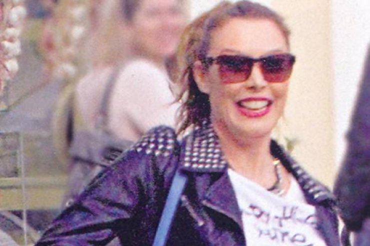 Τατιάνα Στεφανίδου: Με «τα παπούτσια στο χέρι»!