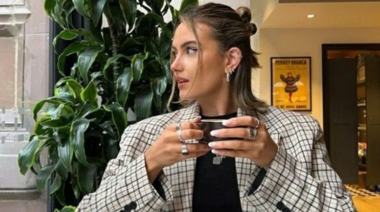 Sparkly stars: Η νέα τάση στο σχέδιο νυχιών που θα θέλεις να κάνεις τις γιορτές