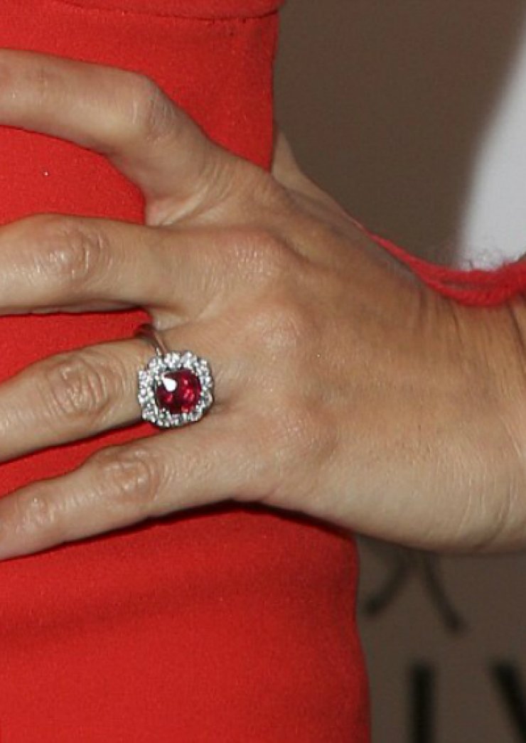 Δείτε ποια ηθοποιός λέγεται ότι παντρεύεται το Σαββατοκύριακο!