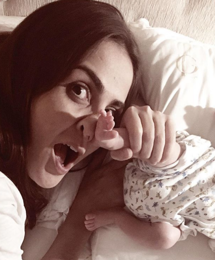 Η Αγγελική Δαλιάνη αποκάλυψε επτά μήνες μετά τη γέννηση του γιου της  το όνομα που θα του δώσουν! [βίντεο]